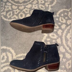 Diba size 7.5 gently used Navy blue booties